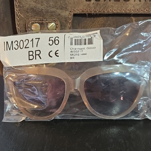 #1 Isaac Mizrahi Brown Sunglasses - Picture 7 of 7